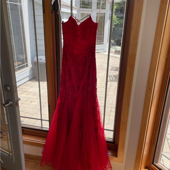 Red Sherri Hill - Picture 3 of 3